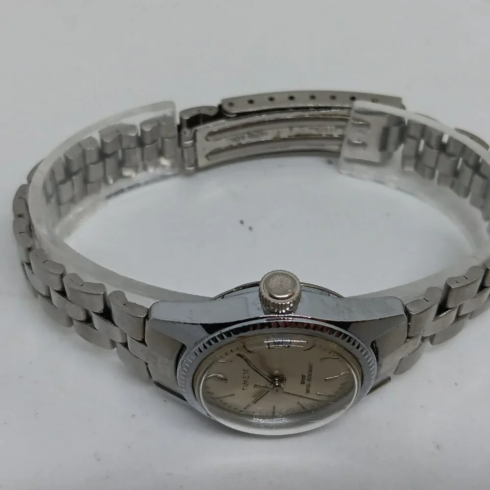 VINTAGE Timex B23 Manual Wind Women's 24mm Silver Tone Date Watch